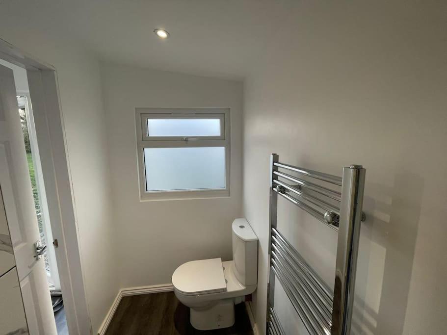 The Cabin مدينة ويلوين جاردن المظهر الخارجي الصورة
