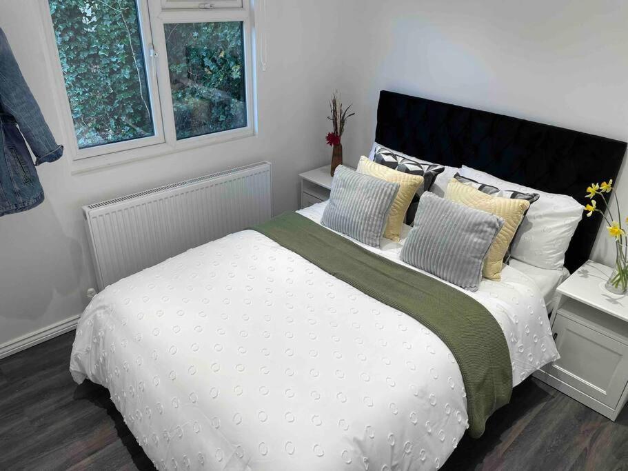 The Cabin مدينة ويلوين جاردن المظهر الخارجي الصورة