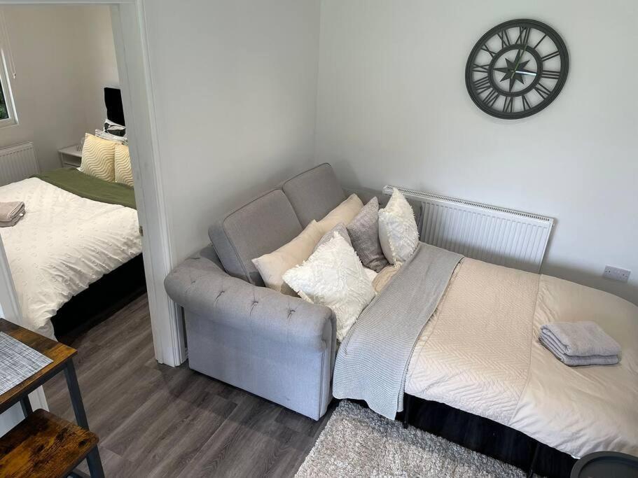 The Cabin مدينة ويلوين جاردن المظهر الخارجي الصورة