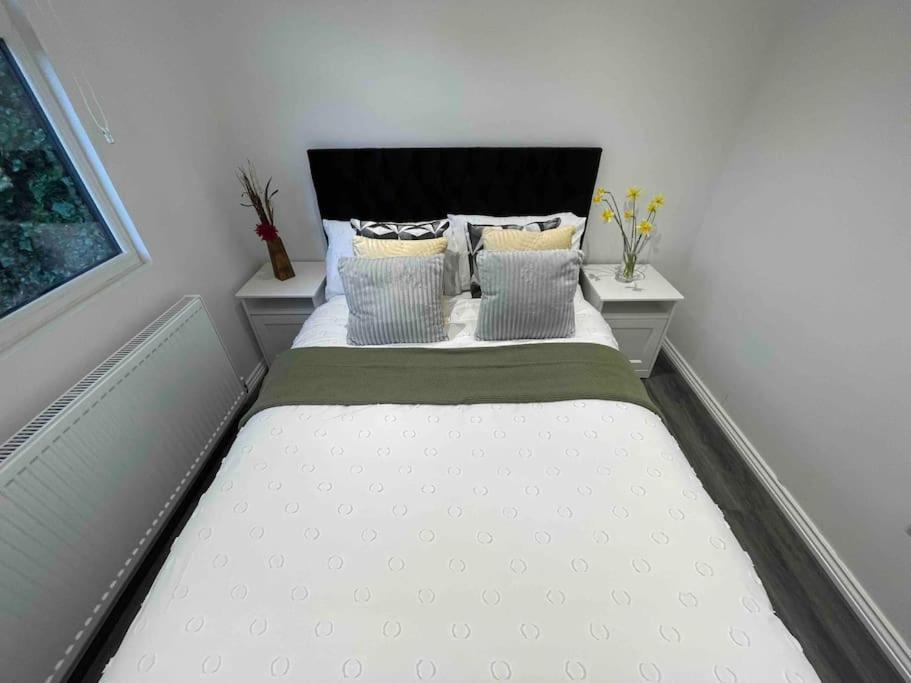 The Cabin مدينة ويلوين جاردن المظهر الخارجي الصورة