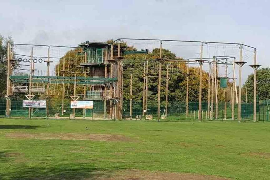 The Cabin مدينة ويلوين جاردن المظهر الخارجي الصورة