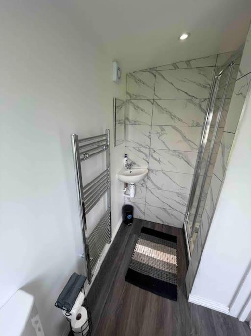 The Cabin مدينة ويلوين جاردن المظهر الخارجي الصورة