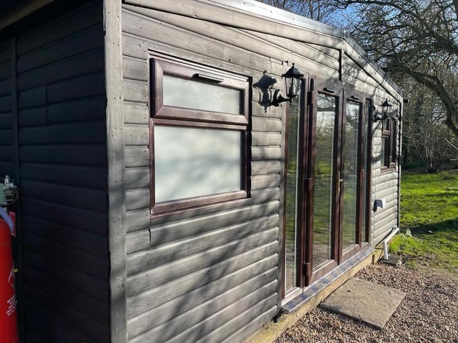 The Cabin مدينة ويلوين جاردن المظهر الخارجي الصورة